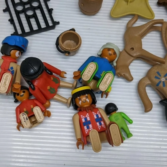Vintage Playmobil (Geobra) Figures And Accessory Lot, Natives Set, 30 pieces - Picture 12 of 12